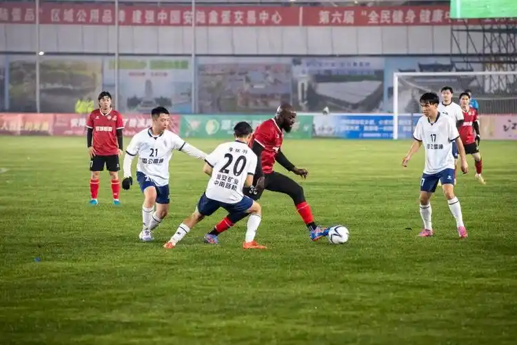 欧冠对决：拜仁慕尼黑 VS 曼联